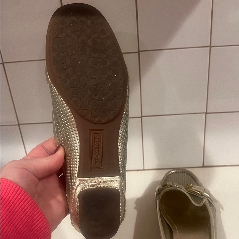 Women’s Coach Gold Loafers Flats with Buckle Size 6.5 worn once! - Picture 5 of 7